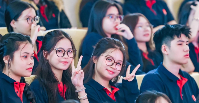 Trường ngoài công lập 'hot' ở Hà Nội có điểm chuẩn vào lớp 10 - Ảnh 1. Trường ngoài công lập 'hot' ở Hà Nội có điểm chuẩn vào lớp 10 - Ảnh 1.