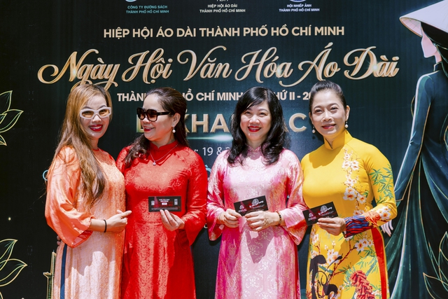 Sài Gòn Áo dài: Hành trình từ ký ức đô thị đến biểu tượng văn hóa- Ảnh 6. Sài Gòn Áo dài: Hành trình từ ký ức đô thị đến biểu tượng văn hóa- Ảnh 6.