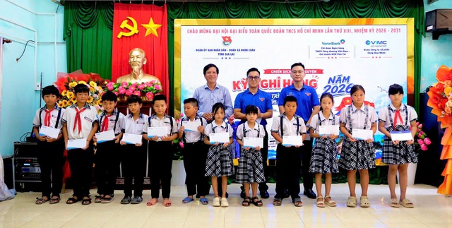 Tuổi trẻ quảng bá du lịch đảo Nhơn Châu bằng công nghệ số- Ảnh 1. Tuổi trẻ quảng bá du lịch đảo Nhơn Châu bằng công nghệ số- Ảnh 1.
