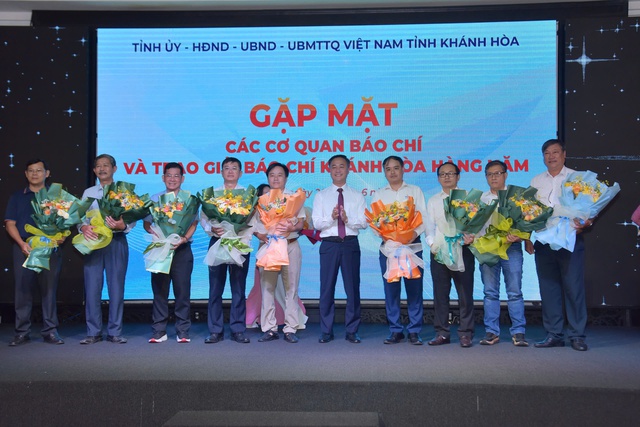 Chính quyền càng minh bạch thì báo chí càng thuận lợi- Ảnh 2. Chính quyền càng minh bạch thì báo chí càng thuận lợi- Ảnh 2.
