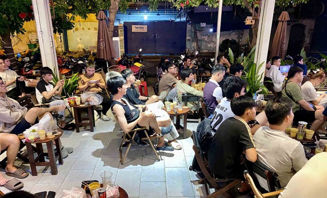 Ca đêm mùa World Cup: Cơ hội kiếm thêm thu nhập- Ảnh 2. Ca đêm mùa World Cup: Cơ hội kiếm thêm thu nhập- Ảnh 2.