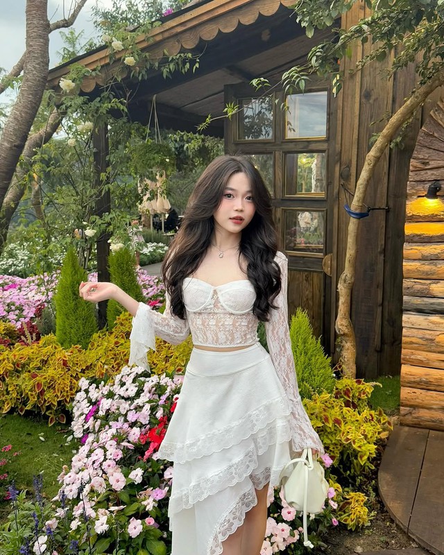 Mê mẩn nét kiêu sa từ những thiết kế ren- Ảnh 2. Mê mẩn nét kiêu sa từ những thiết kế ren- Ảnh 2.