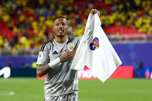 Thủ môn Curacao lập kỷ lục không tưởng, đi vào lịch sử World Cup- Ảnh 1. Thủ môn Curacao lập kỷ lục không tưởng, đi vào lịch sử World Cup- Ảnh 1.