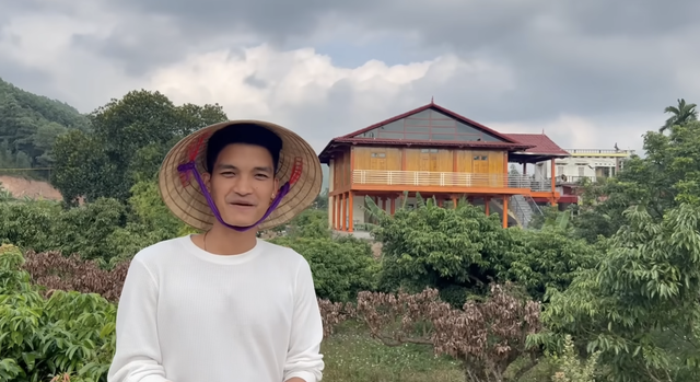 Vườn trái cây sum suê của Mạc Văn Khoa tại quê nhà - Ảnh 1.