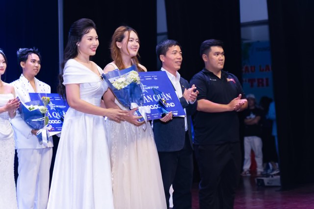 Lương Bích Hữu trẻ trung, khoe giọng hát cao vút - Ảnh 3.