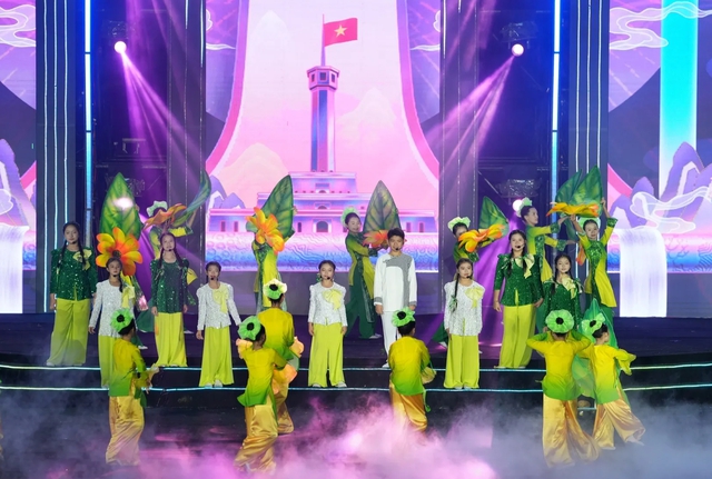 Khép lại Festival thiếu nhi toàn quốc lần I, Ninh Bình nhận cờ đăng cai lần II- Ảnh 1. Khép lại Festival thiếu nhi toàn quốc lần I, Ninh Bình nhận cờ đăng cai lần II- Ảnh 1.