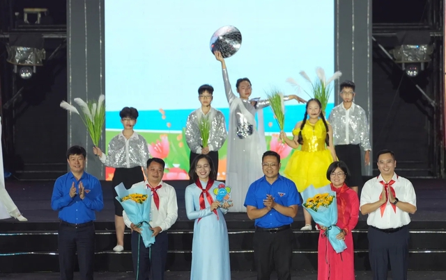 Khép lại Festival thiếu nhi toàn quốc lần I, Ninh Bình nhận cờ đăng cai lần II- Ảnh 3. Khép lại Festival thiếu nhi toàn quốc lần I, Ninh Bình nhận cờ đăng cai lần II- Ảnh 3.