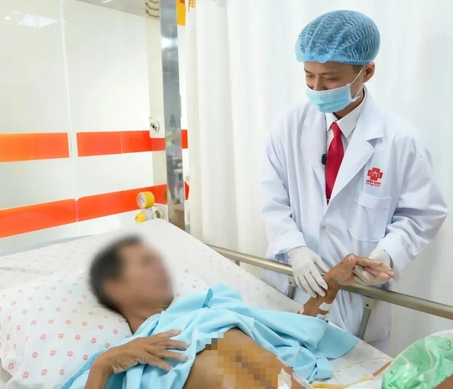 Tự mua thuốc uống đau bụng, người đàn ông phải cắt bỏ dạ dày do ung thư - Ảnh 1.
