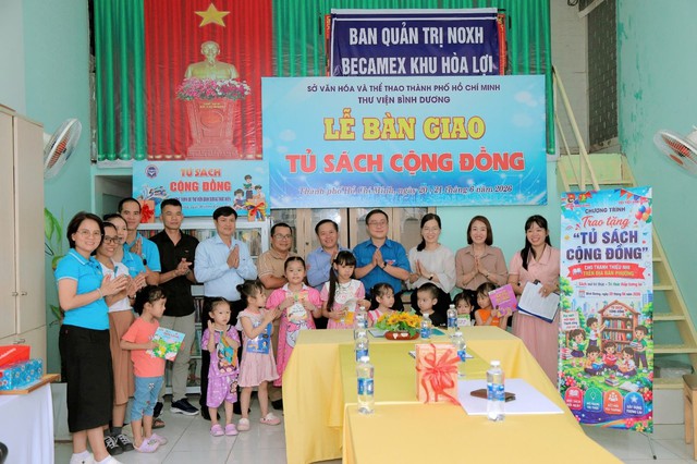 'Tủ sách cộng đồng' về với khu nhà trọ, lan tỏa văn hóa đọc- Ảnh 2. 'Tủ sách cộng đồng' về với khu nhà trọ, lan tỏa văn hóa đọc- Ảnh 2.