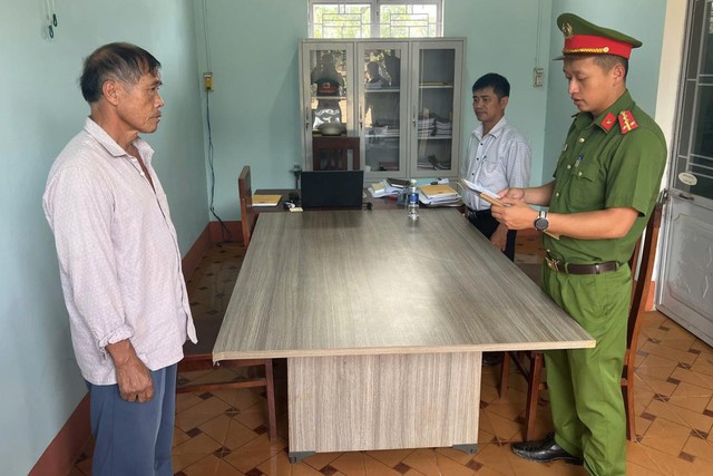 Chủ trang trại nuôi hơn 4.000 con heo bị khởi tố - Ảnh 1.