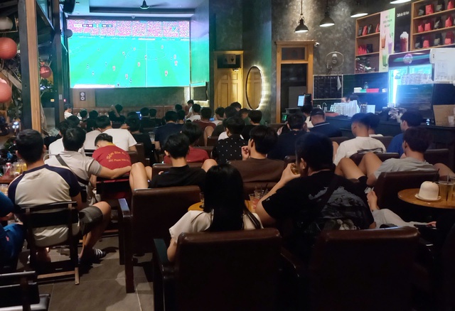Tiếng Hò reo đêm khuya trong mùa World Cup - Ảnh 4.