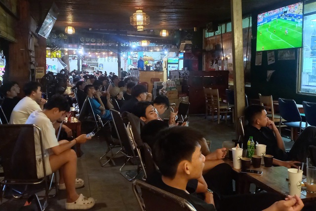 Tiếng Hò reo đêm khuya trong mùa World Cup - Ảnh 1.