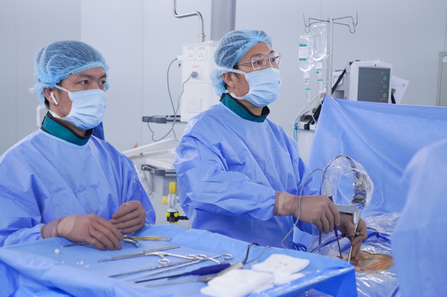 Yếu liệt tứ chi, mất khả năng đi lại do bệnh cột sống diễn tiến khó lường - Ảnh 2.