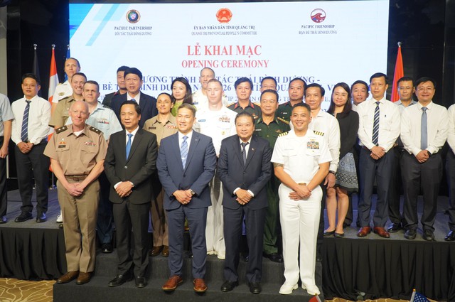 Ông Hùng Cao, Quyền Bộ trưởng Hải quân Mỹ dự chương trình PP-PD 26 tại Quảng Trị- Ảnh 1. Ông Hùng Cao, Quyền Bộ trưởng Hải quân Mỹ dự chương trình PP-PD 26 tại Quảng Trị- Ảnh 1.