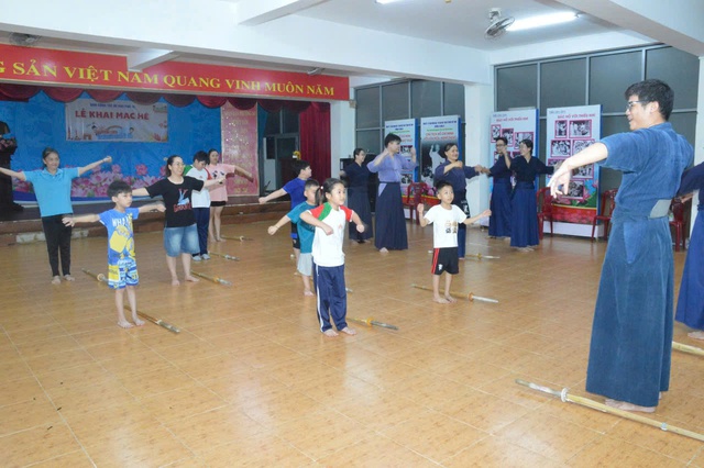 Hoạt động h&egrave; miễn ph&iacute; ở TP.HCM: Trẻ th&iacute;ch th&uacute; với lớp điền kinh cuối tuần - Ảnh 4.