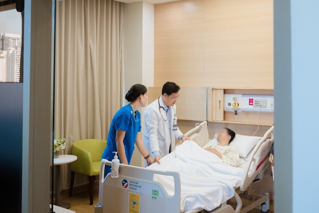 Yếu liệt tứ chi, mất khả năng đi lại do bệnh cột sống diễn tiến khó lường - Ảnh 1.