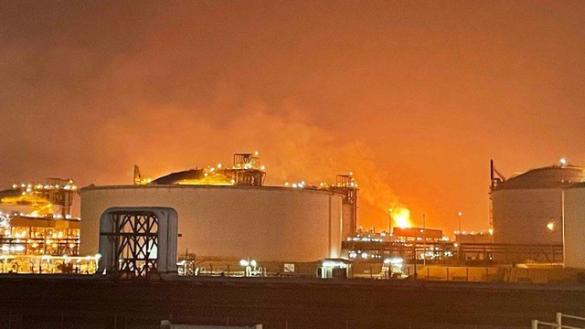 Nổ lớn rung chuyển trạm khí đốt ở Qatar- Ảnh 1. Nổ lớn rung chuyển trạm khí đốt ở Qatar- Ảnh 1.
