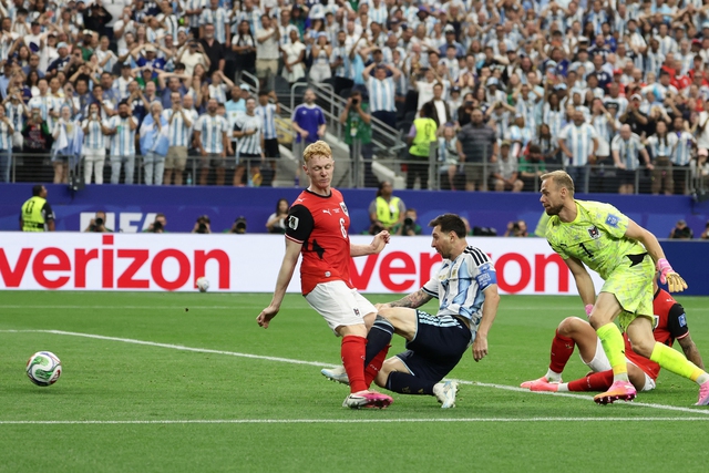 Họa mi Mỹ Tâm ngất ngây lần đầu ngắm nhìn Argentina và Messi ‘bung lụa’ rực rỡ! - Ảnh 2. Họa mi Mỹ Tâm ngất ngây lần đầu ngắm nhìn Argentina và Messi ‘bung lụa’ rực rỡ! - Ảnh 2.