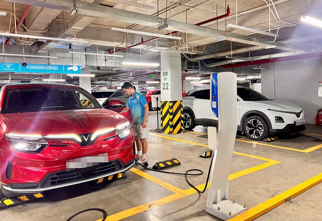 Chung cư phải có chỗ đậu, sạc xe điện- Ảnh 1. Chung cư phải có chỗ đậu, sạc xe điện- Ảnh 1.
