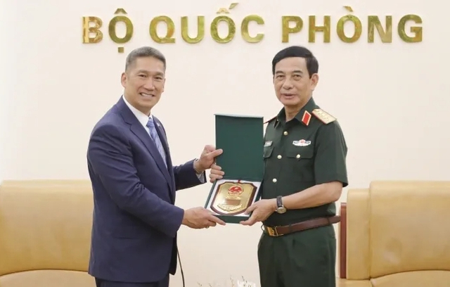 Đại tướng Phan Văn Giang tiếp quyền Bộ trưởng Bộ Hải qu&acirc;n Mỹ H&ugrave;ng Cao- Ảnh 1.