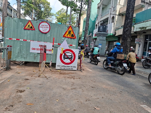 Công trình sửa đường quá ngổn ngang, gây khó cho dân- Ảnh 2. Công trình sửa đường quá ngổn ngang, gây khó cho dân- Ảnh 2.