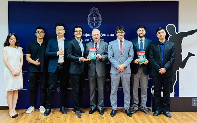 Đại sứ Argentina tại Việt Nam: 'Messi vẫn ấn tượng, nhưng khiêm tốn là không thừa'- Ảnh 1. Đại sứ Argentina tại Việt Nam: 'Messi vẫn ấn tượng, nhưng khiêm tốn là không thừa'- Ảnh 1.