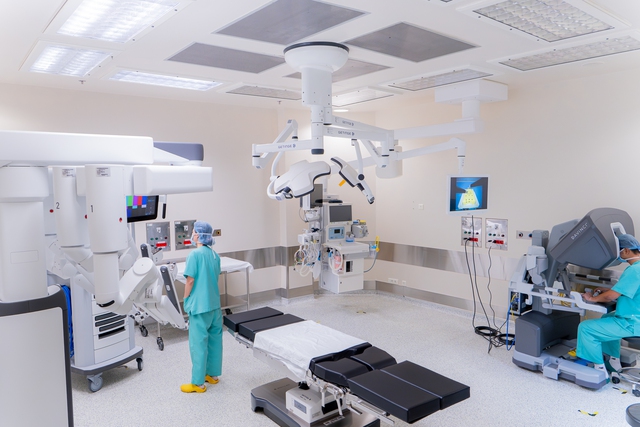 Bệnh nh&acirc;n Mỹ sau ca phẫu thuật robot: &lsquo;Biết vậy t&ocirc;i mổ sớm hơn&rsquo; - Ảnh 3.