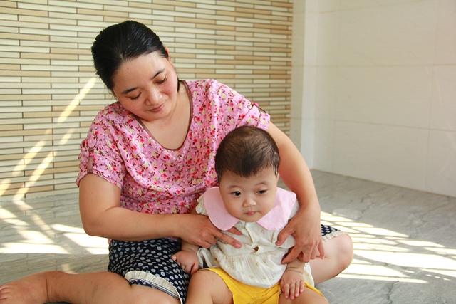 Vợ chồng khuyết tật nhọc nhằn lo chữa bệnh cho con- Ảnh 2. Vợ chồng khuyết tật nhọc nhằn lo chữa bệnh cho con- Ảnh 2.