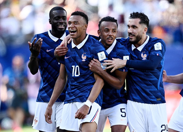 Mbappe giải quyết cuộc tranh luận nảy lửa ‘Messi - Ronaldo, ai giỏi hơn’ bằng câu trả lời gây sốc- Ảnh 1. Mbappe giải quyết cuộc tranh luận nảy lửa ‘Messi - Ronaldo, ai giỏi hơn’ bằng câu trả lời gây sốc- Ảnh 1.