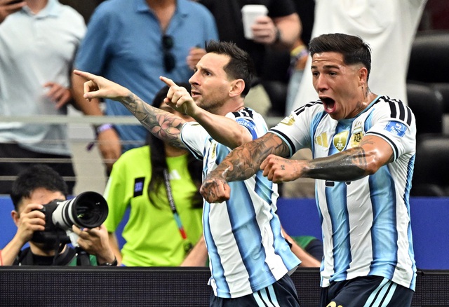 Messi lập cú đúp phá kỷ lục mọi thời đại World Cup: Argentina thắng Áo 2-0, sớm giành vé knock-out- Ảnh 1. Messi lập cú đúp phá kỷ lục mọi thời đại World Cup: Argentina thắng Áo 2-0, sớm giành vé knock-out- Ảnh 1.