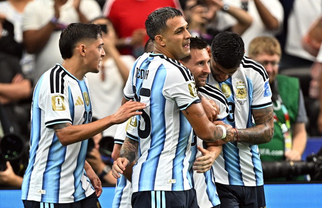 Messi lập cú đúp phá kỷ lục mọi thời đại World Cup: Argentina thắng Áo 2-0, sớm giành vé knock-out- Ảnh 3. Messi lập cú đúp phá kỷ lục mọi thời đại World Cup: Argentina thắng Áo 2-0, sớm giành vé knock-out- Ảnh 3.