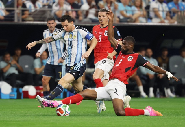 Messi lập cú đúp phá kỷ lục mọi thời đại World Cup: Argentina thắng Áo 2-0, sớm giành vé knock-out- Ảnh 2. Messi lập cú đúp phá kỷ lục mọi thời đại World Cup: Argentina thắng Áo 2-0, sớm giành vé knock-out- Ảnh 2.