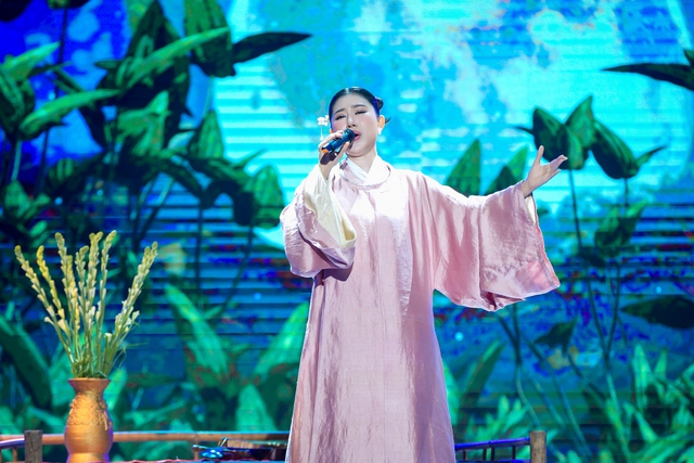 C&ocirc; g&aacute;i 'đất v&otilde;' v&agrave;o TP.HCM, theo đuổi d&ograve;ng nhạc bolero giờ ra sao? - Ảnh 1.