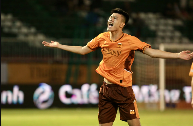 Đội tuyển Việt Nam có thêm tuyệt chiêu nhờ những anh tài tuyệt vời này, AFF Cup sẽ cực hay
- Ảnh 3. Đội tuyển Việt Nam có thêm tuyệt chiêu nhờ những anh tài tuyệt vời này, AFF Cup sẽ cực hay
- Ảnh 3.
