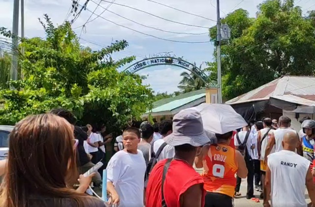 Xả súng trong trường học ở Philippines, ít nhất 3 người thiệt mạng- Ảnh 1. Xả súng trong trường học ở Philippines, ít nhất 3 người thiệt mạng- Ảnh 1.