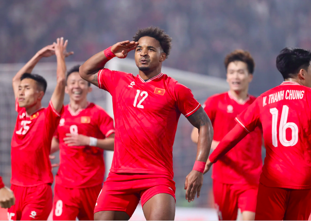 Đội tuyển Việt Nam có thêm tuyệt chiêu nhờ những anh tài tuyệt vời này, AFF Cup sẽ cực hay
- Ảnh 2. Đội tuyển Việt Nam có thêm tuyệt chiêu nhờ những anh tài tuyệt vời này, AFF Cup sẽ cực hay
- Ảnh 2.
