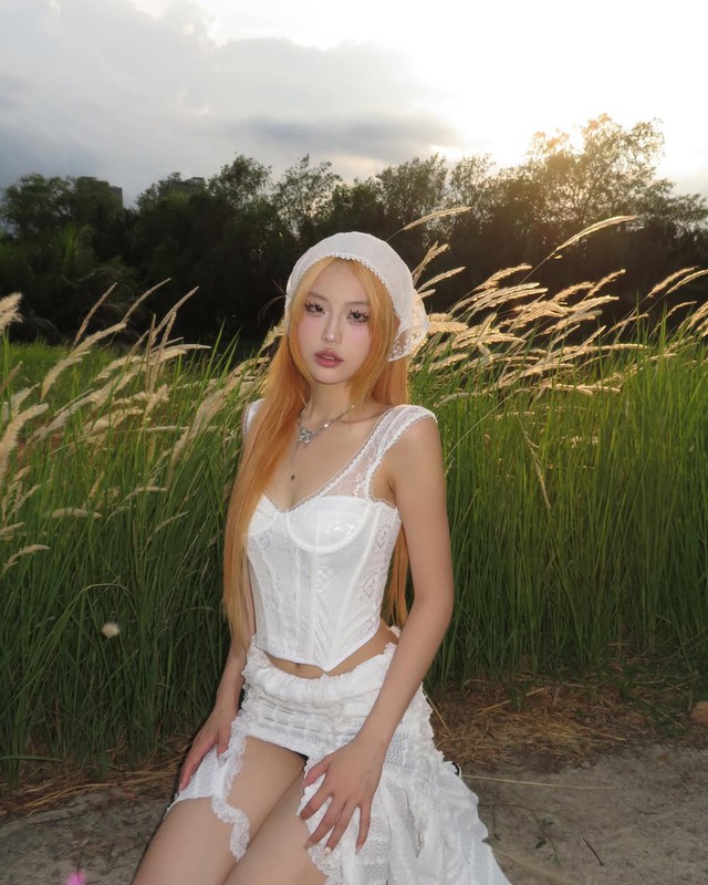 Tuyệt chiêu diện corset ren quyến rũ mà không lo phô trương- Ảnh 3. Tuyệt chiêu diện corset ren quyến rũ mà không lo phô trương- Ảnh 3.