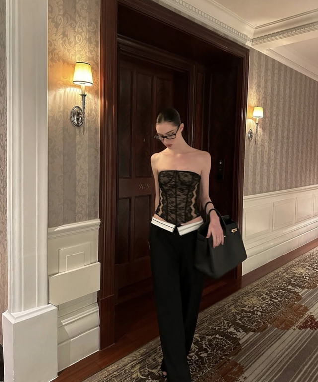 Tuyệt chiêu diện corset ren quyến rũ mà không lo phô trương- Ảnh 4. Tuyệt chiêu diện corset ren quyến rũ mà không lo phô trương- Ảnh 4.