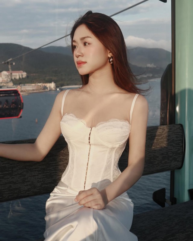 Tuyệt chiêu diện corset ren quyến rũ mà không lo phô trương- Ảnh 6. Tuyệt chiêu diện corset ren quyến rũ mà không lo phô trương- Ảnh 6.