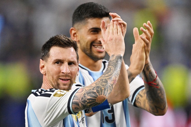 Messi, Mbappe và Haaland đua tam mã cực kỳ gay cấn: World Cup xem ‘cuốn’ đến lạ lùng- Ảnh 2. Messi, Mbappe và Haaland đua tam mã cực kỳ gay cấn: World Cup xem ‘cuốn’ đến lạ lùng- Ảnh 2.