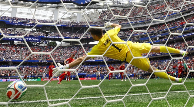 FIFA bất ngờ muốn đổi luật giữa World Cup, Chủ tịch Infantino lên tiếng về tranh cãi- Ảnh 1. FIFA bất ngờ muốn đổi luật giữa World Cup, Chủ tịch Infantino lên tiếng về tranh cãi- Ảnh 1.