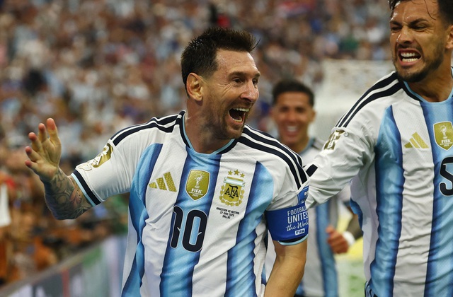 Messi đảo ngược tình thế trong cuộc đua Vua phá lưới World Cup: Bỏ xa Ronaldo, kém một người- Ảnh 1. Messi đảo ngược tình thế trong cuộc đua Vua phá lưới World Cup: Bỏ xa Ronaldo, kém một người- Ảnh 1.