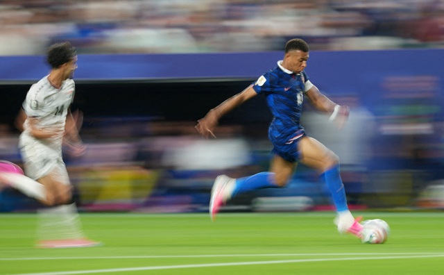 Messi đảo ngược tình thế trong cuộc đua Vua phá lưới World Cup: Bỏ xa Ronaldo, kém một người- Ảnh 2. Messi đảo ngược tình thế trong cuộc đua Vua phá lưới World Cup: Bỏ xa Ronaldo, kém một người- Ảnh 2.
