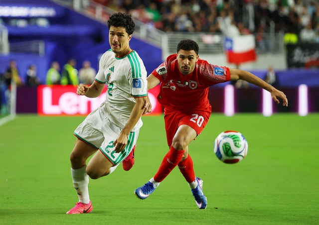 Cầu thủ gốc Việt giúp Algeria ngược dòng thắng Jordan, khiến HLV Jordan nể phục: FIFA vinh danh đặc biệt- Ảnh 1. Cầu thủ gốc Việt giúp Algeria ngược dòng thắng Jordan, khiến HLV Jordan nể phục: FIFA vinh danh đặc biệt- Ảnh 1.