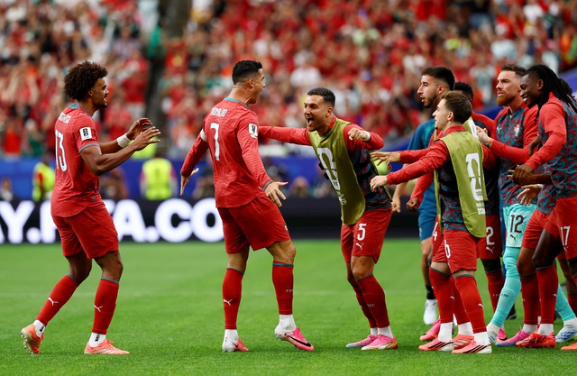 Bồ Đào Nha trả lời đanh thép Henry: Ronaldo ghi bàn, đội bóng ghi bàn- Ảnh 3. Bồ Đào Nha trả lời đanh thép Henry: Ronaldo ghi bàn, đội bóng ghi bàn- Ảnh 3.