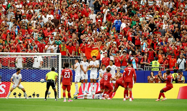 Bồ Đào Nha trả lời đanh thép Henry: Ronaldo ghi bàn, đội bóng ghi bàn- Ảnh 4. Bồ Đào Nha trả lời đanh thép Henry: Ronaldo ghi bàn, đội bóng ghi bàn- Ảnh 4.