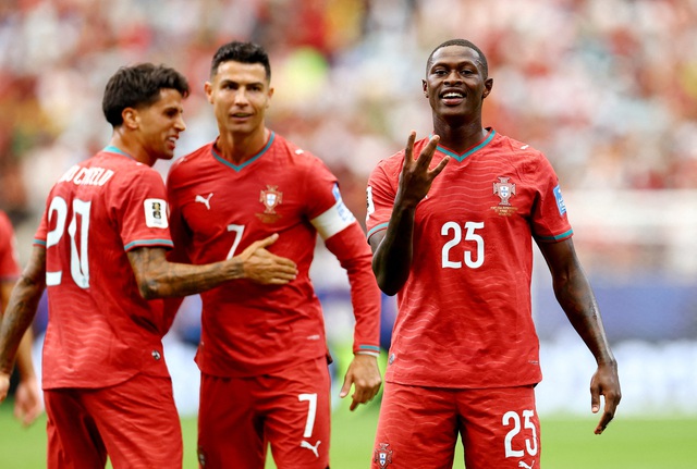 Bồ Đào Nha trả lời đanh thép Henry: Ronaldo ghi bàn, đội bóng ghi bàn- Ảnh 1. Bồ Đào Nha trả lời đanh thép Henry: Ronaldo ghi bàn, đội bóng ghi bàn- Ảnh 1.
