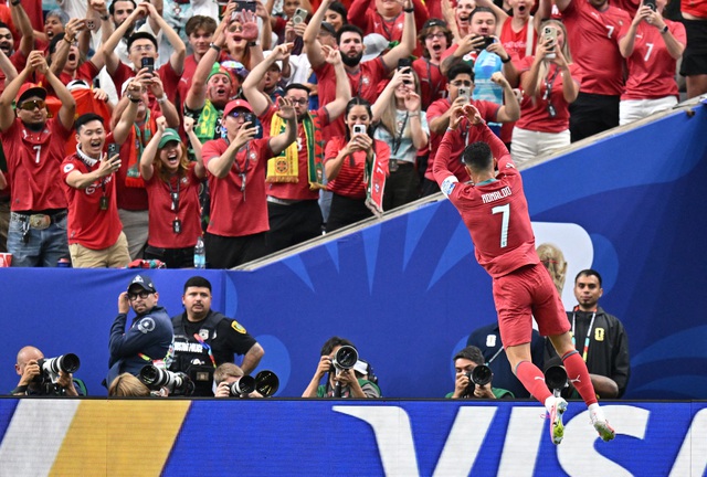 Bồ Đào Nha trả lời đanh thép Henry: Ronaldo ghi bàn, đội bóng ghi bàn- Ảnh 2. Bồ Đào Nha trả lời đanh thép Henry: Ronaldo ghi bàn, đội bóng ghi bàn- Ảnh 2.