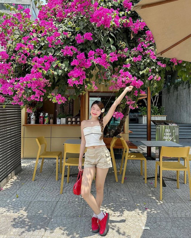 Nâng cấp diện mạo đơn giản nhờ sức hút từ trang phục kaki- Ảnh 5. Nâng cấp diện mạo đơn giản nhờ sức hút từ trang phục kaki- Ảnh 5.