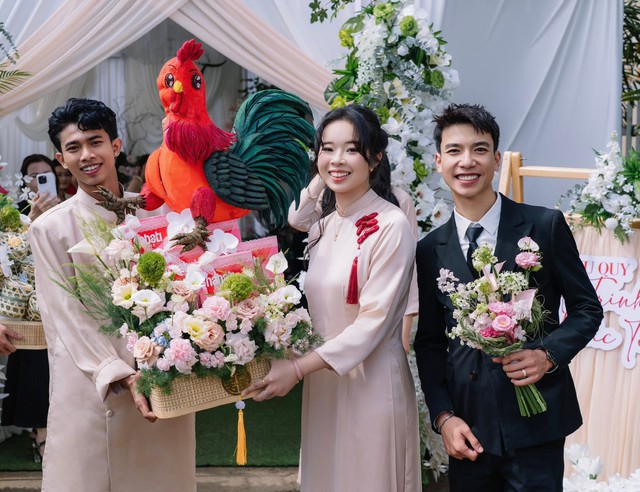 Chú rể mang tráp 'voi chín ngà', 'gà chín cựa' đến đám hỏi: Hai họ vui mừng - Ảnh 2.